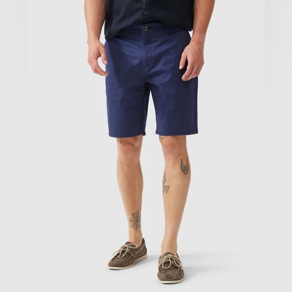 Rodd & Gunn 9" Flat Front Shorts - Navy. Size 40